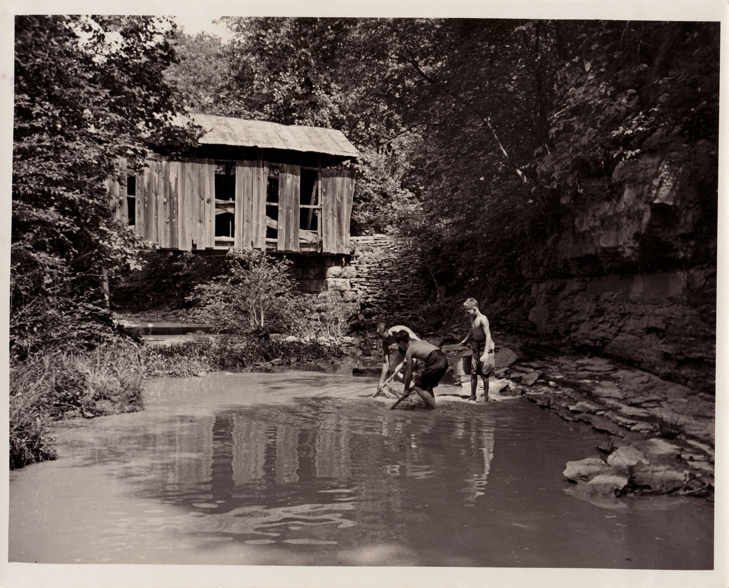 Unidentified covered bridge photo