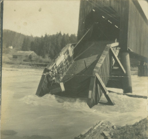 Unidentified covered bridge photo